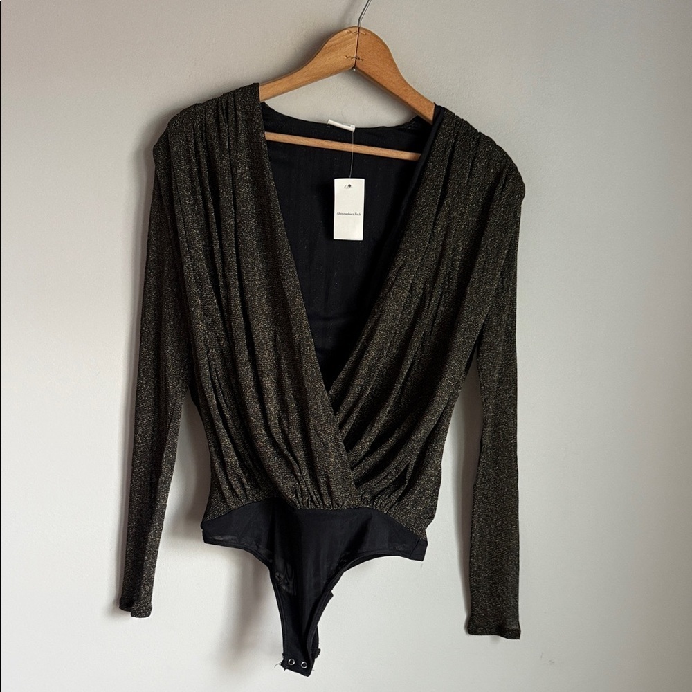 NEW Abercrombie & Fitch Long-Sleeve Draped Deep-V Bodysuit Small - Picture 2 of 9